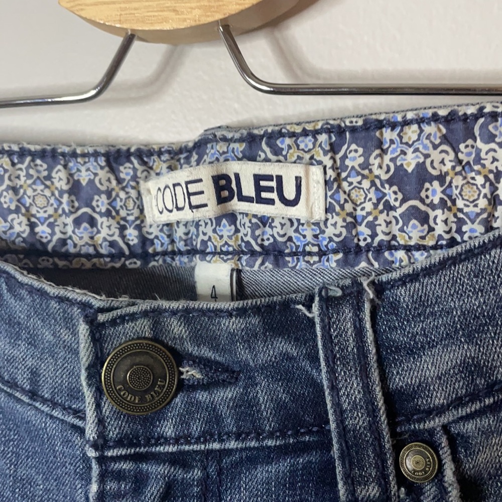 Code Bleu Embroidered Floral Jean - Picture 9 of 13